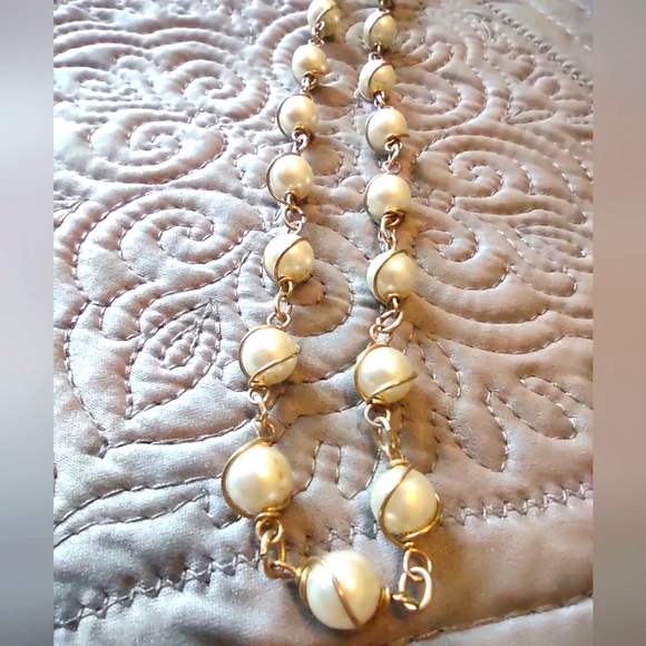 Vintage Sarah Coventry Gold Tone and Faux Pearl 16 in. Necklace - Picture 2 of 3